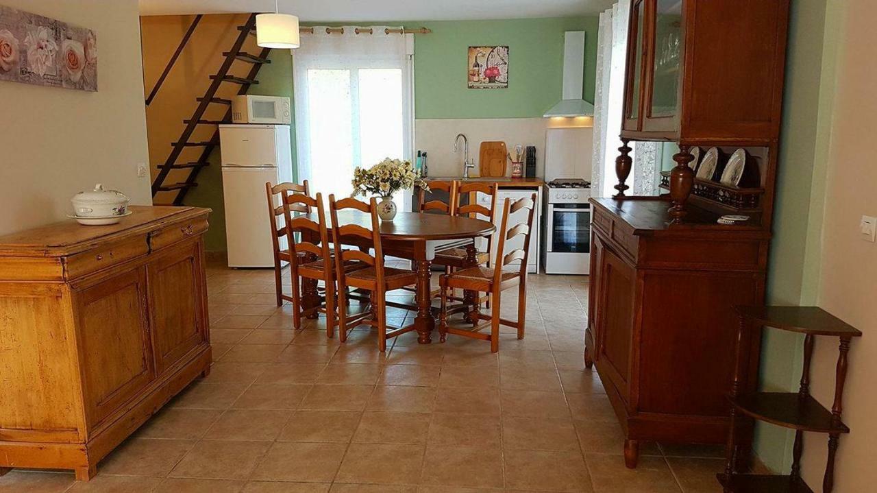Vacation Home On Rue Du Marais 5 Petiville  Eksteriør billede